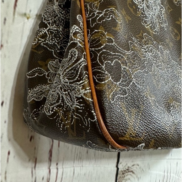 LOUIS VUITTON Dentelle Batignolles Horizontal Bag Limited Edition Silver EUC - Picture 13 of 17